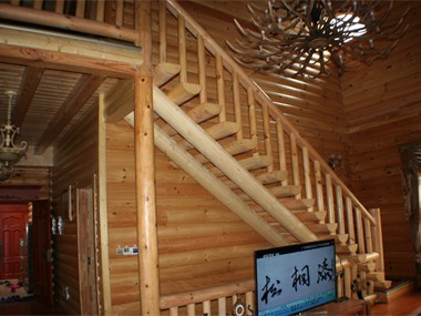 美式客厅楼梯实景图